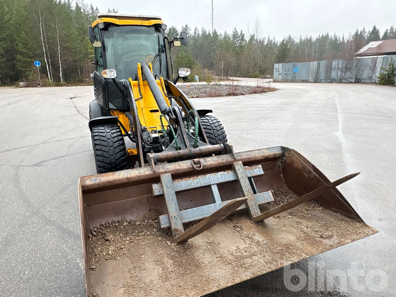 Chargeuse sur pneus JCB 409 T4