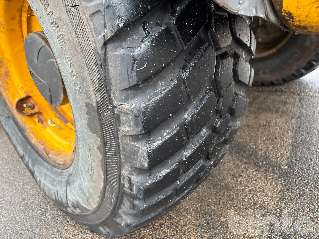 Chargeuse sur pneus JCB 409 T4