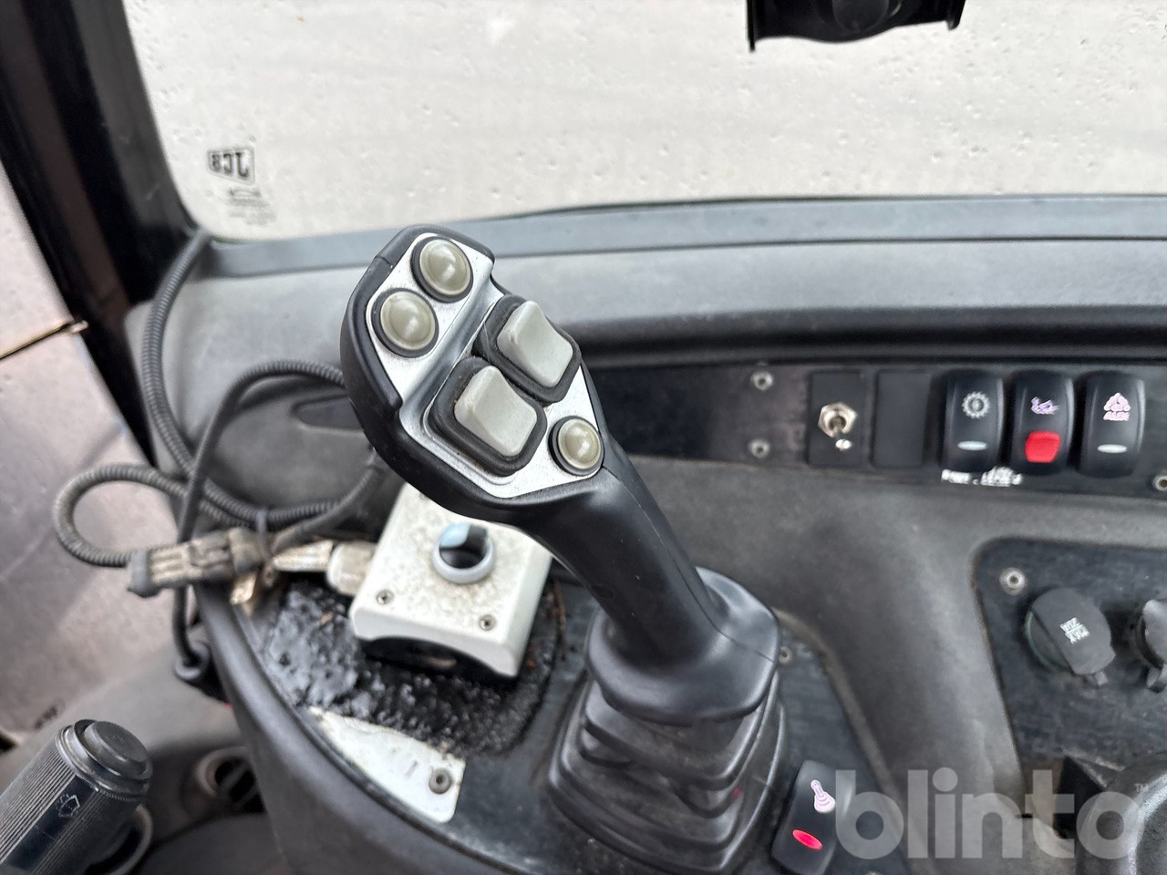 Chargeuse sur pneus JCB 409 T4