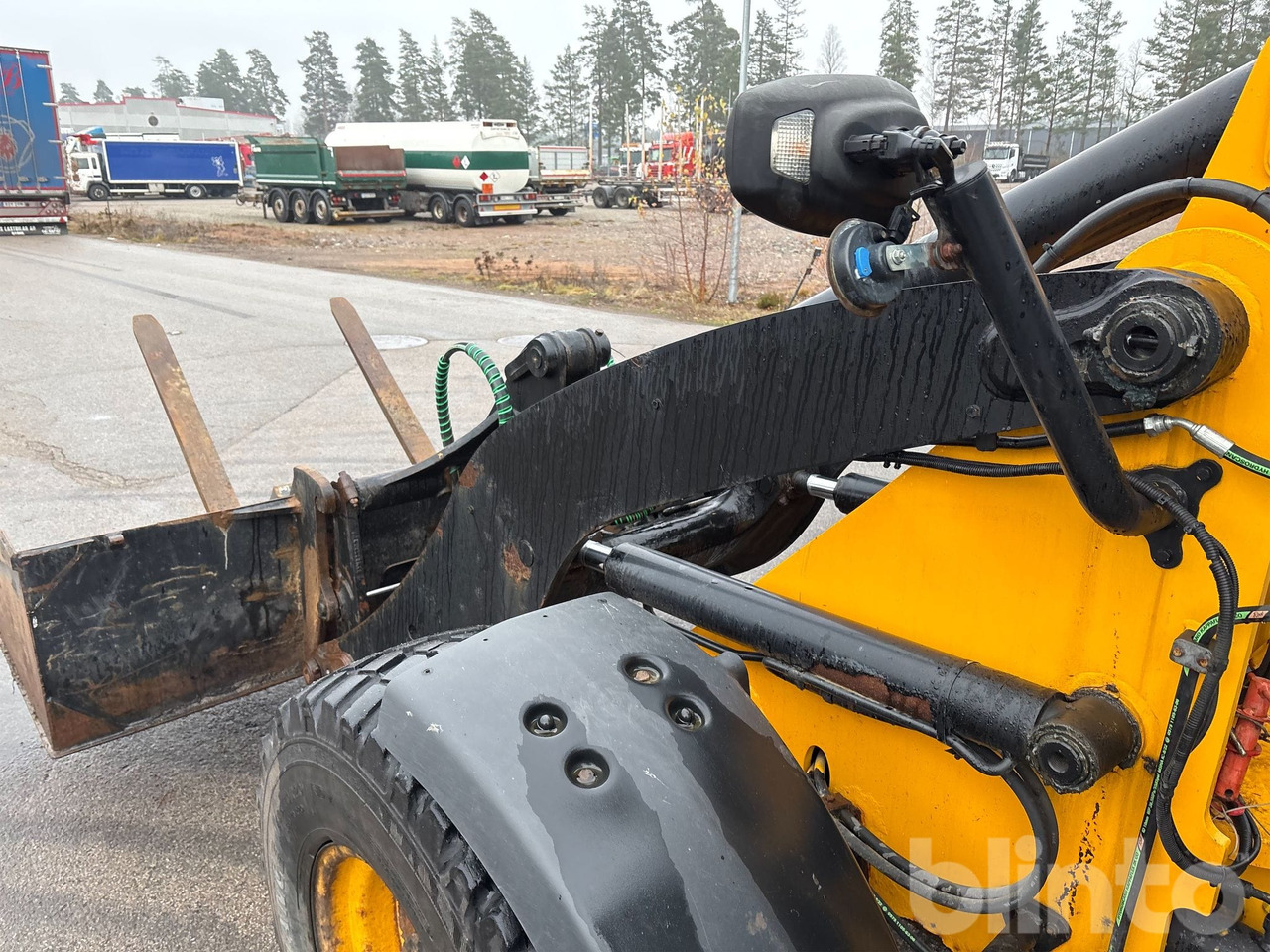 Chargeuse sur pneus JCB 409 T4