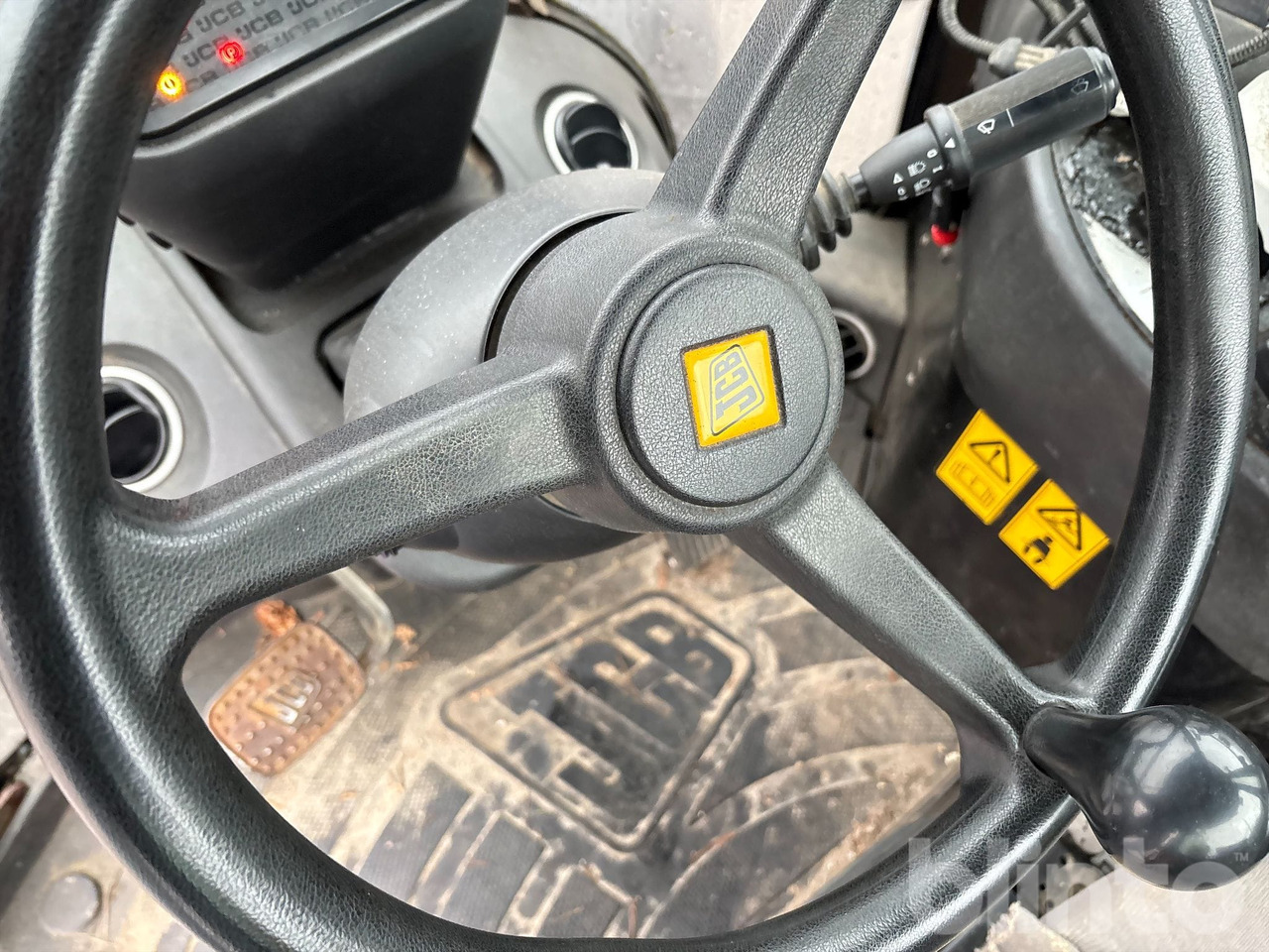 Chargeuse sur pneus JCB 409 T4