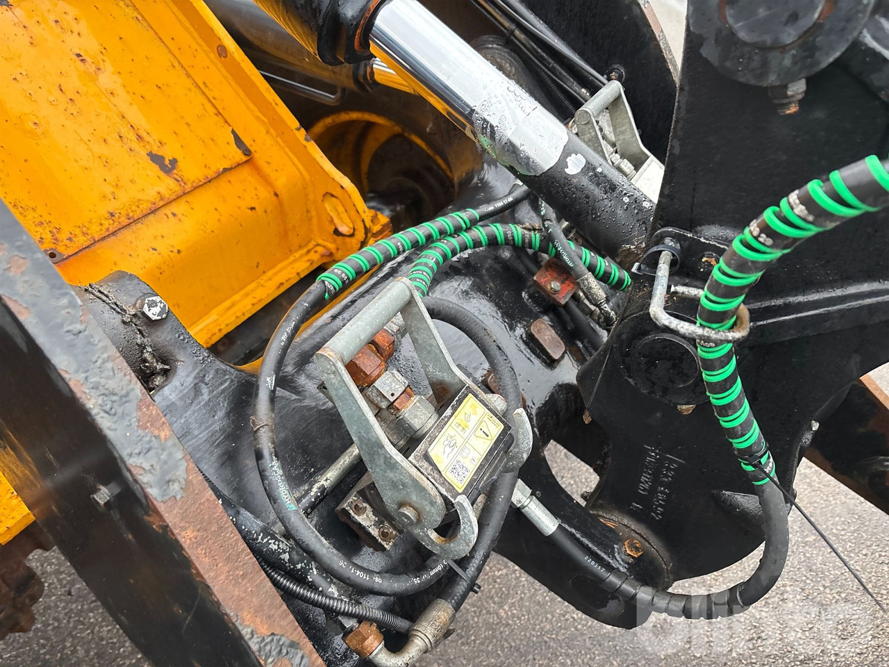 Chargeuse sur pneus JCB 409 T4
