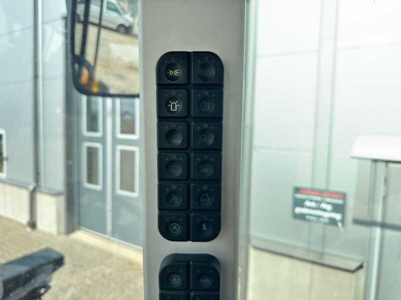 Chargeuse sur pneus JCB 413 2.800h