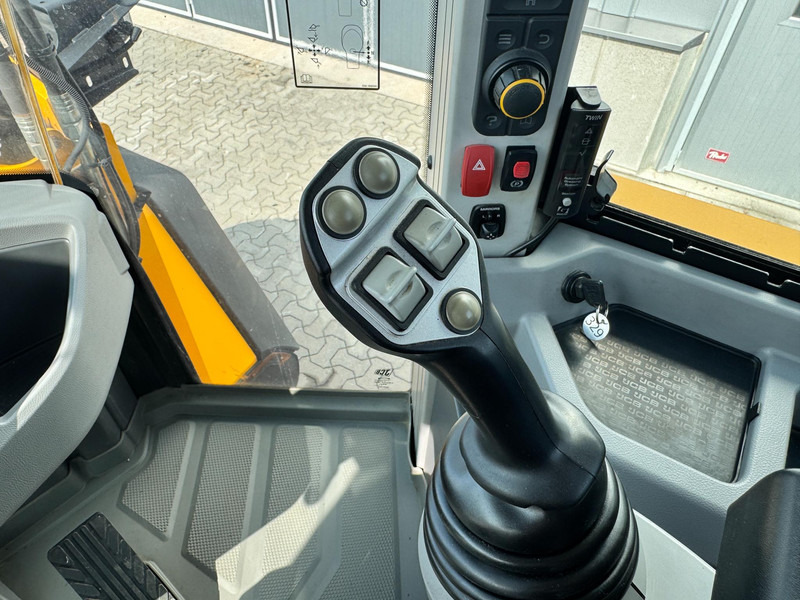 Chargeuse sur pneus JCB 413 2.800h