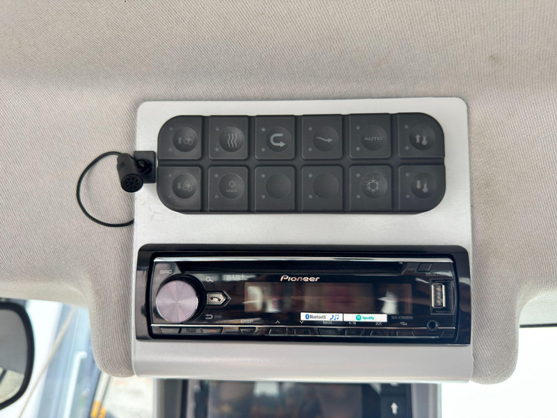 Chargeuse sur pneus JCB 413 2.800h