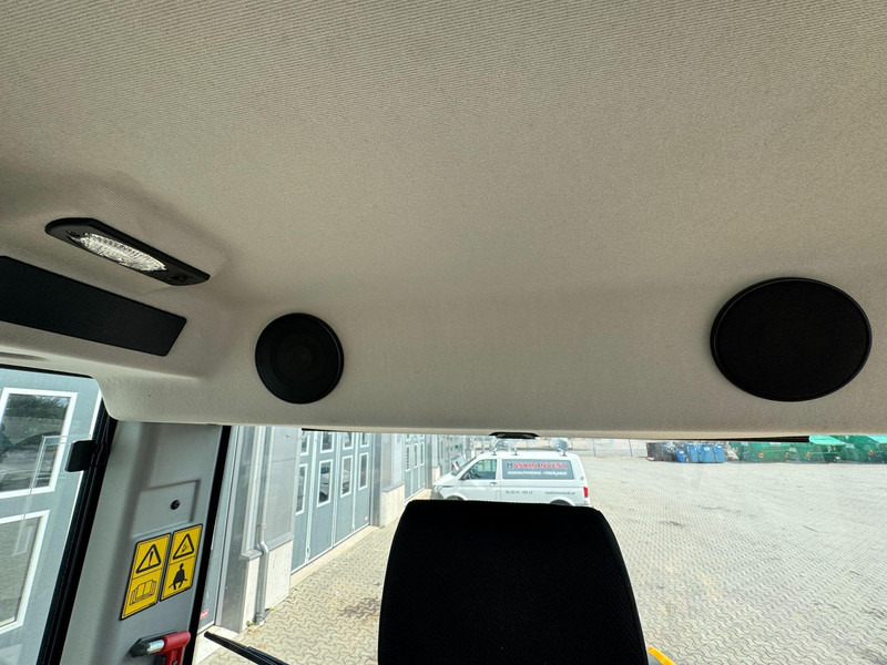 Chargeuse sur pneus JCB 413 2.800h