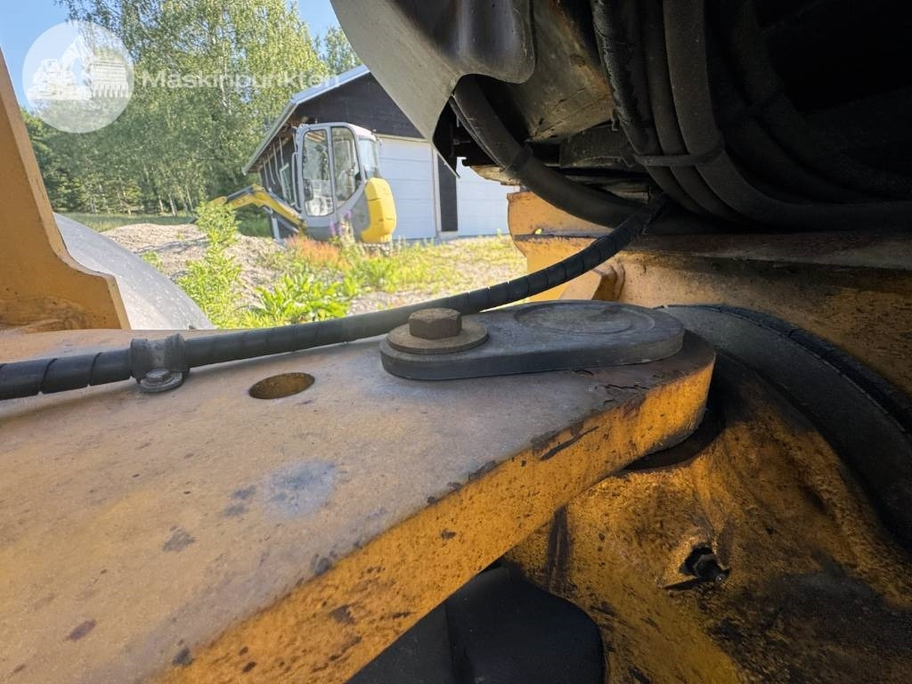 Chargeuse sur pneus JCB 413 K