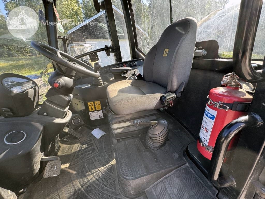Chargeuse sur pneus JCB 413 K