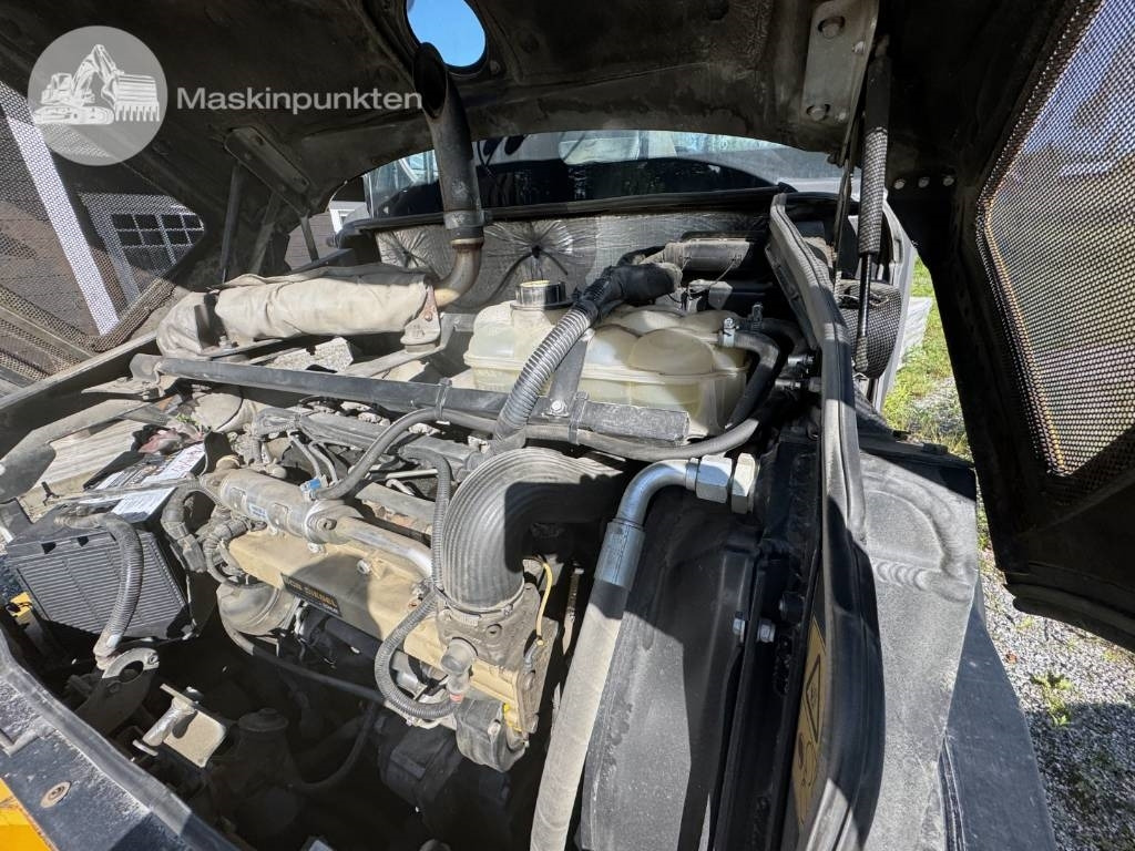 Chargeuse sur pneus JCB 413 K