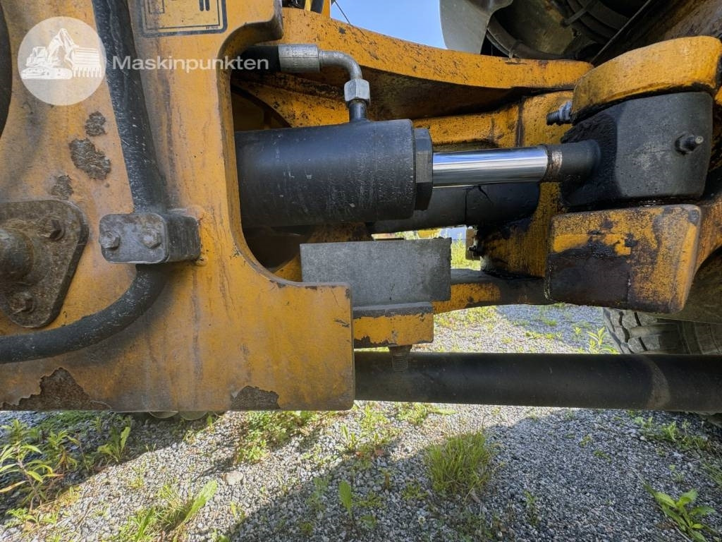 Chargeuse sur pneus JCB 413 K