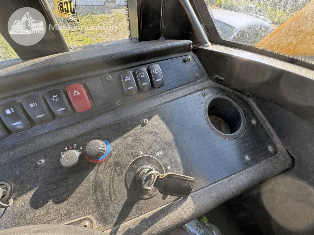 Chargeuse sur pneus JCB 413 K