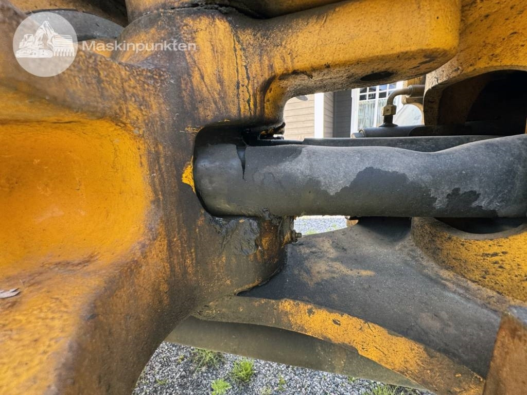 Chargeuse sur pneus JCB 413 K