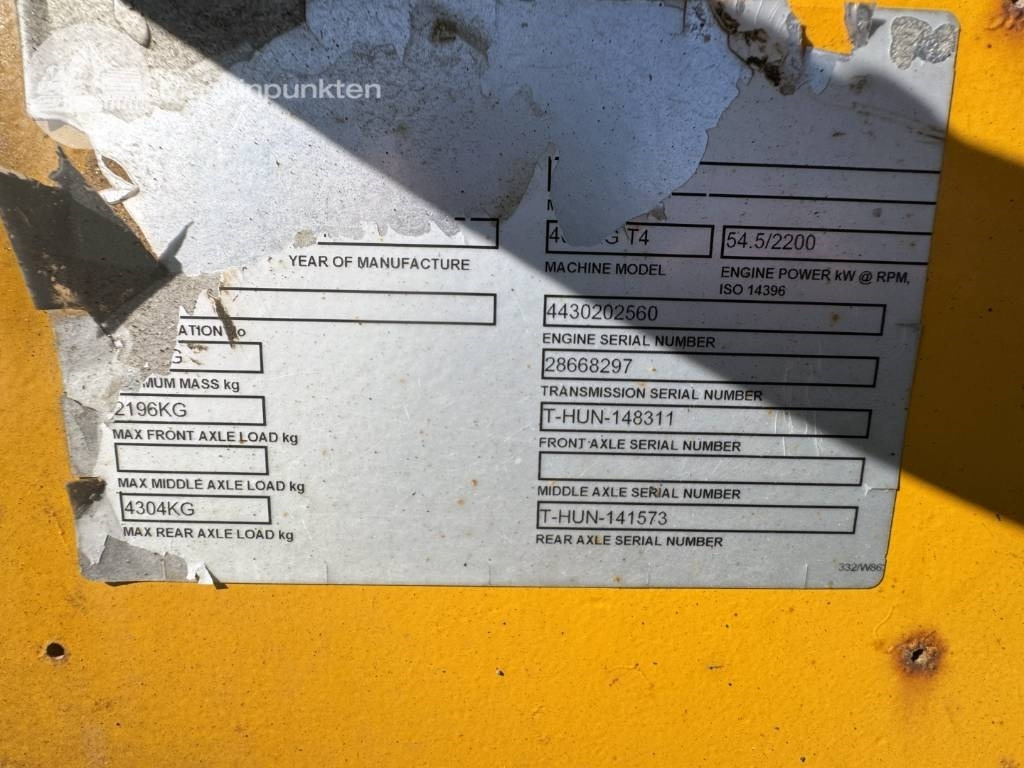 Chargeuse sur pneus JCB 413 K
