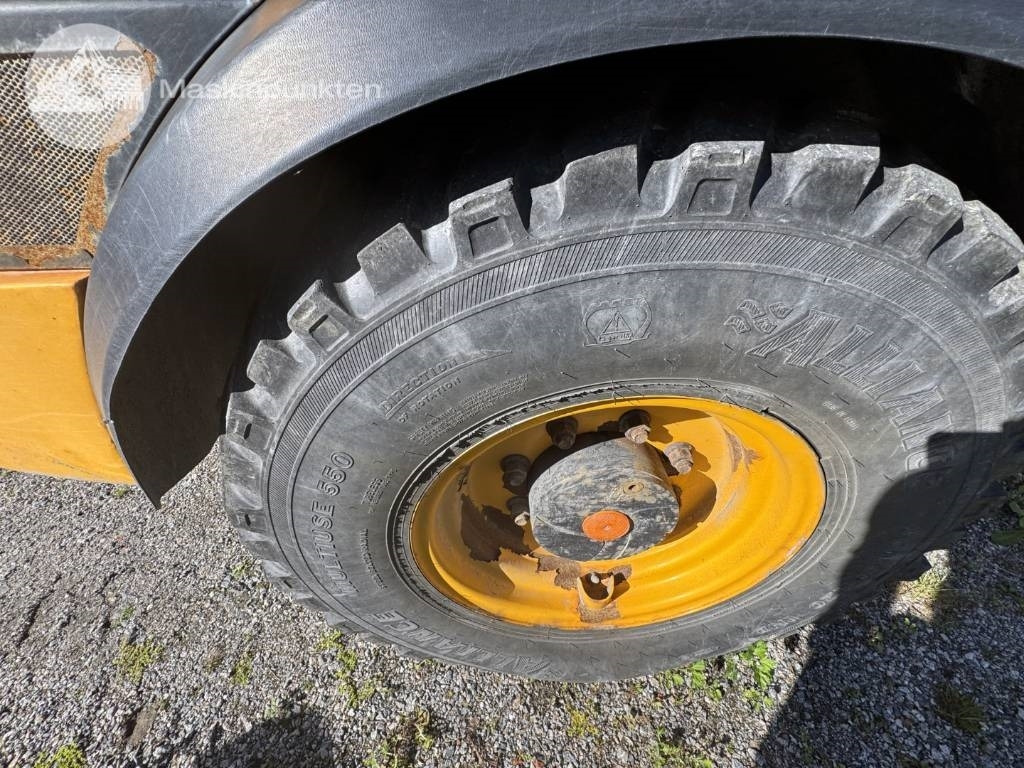 Chargeuse sur pneus JCB 413 K