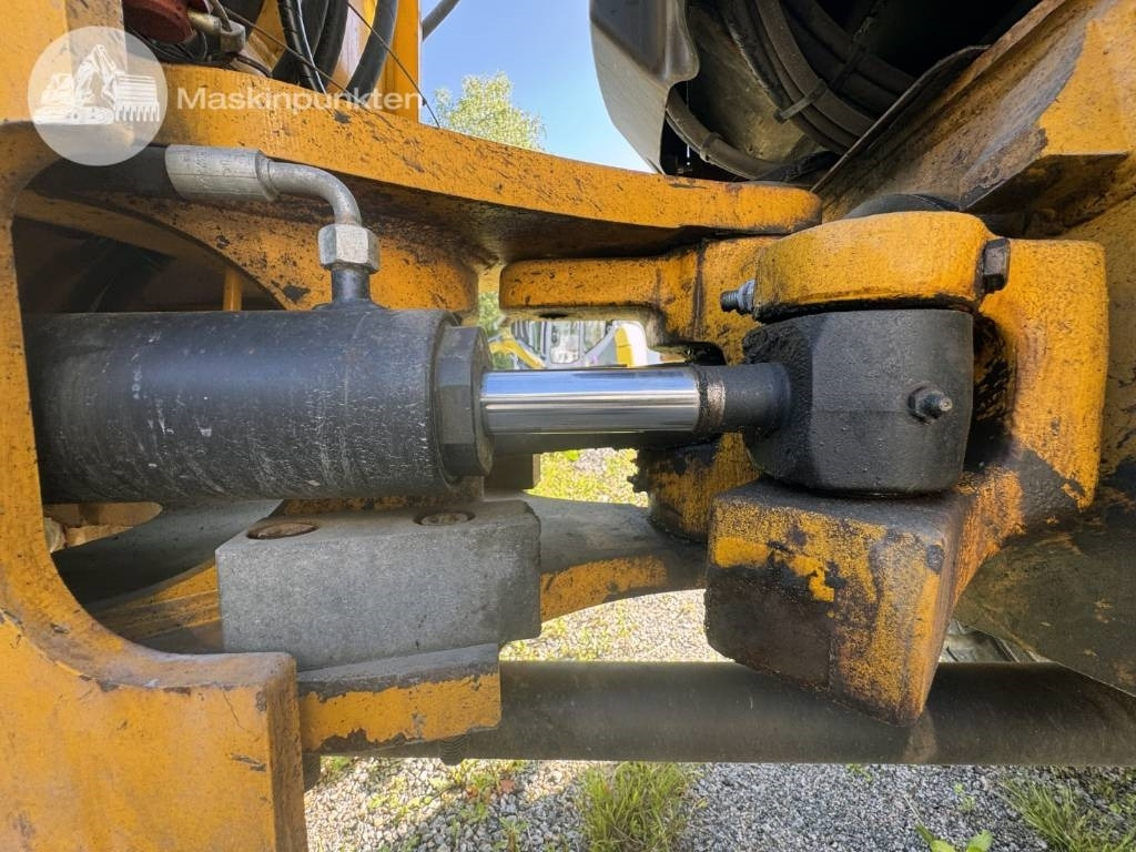 Chargeuse sur pneus JCB 413 K