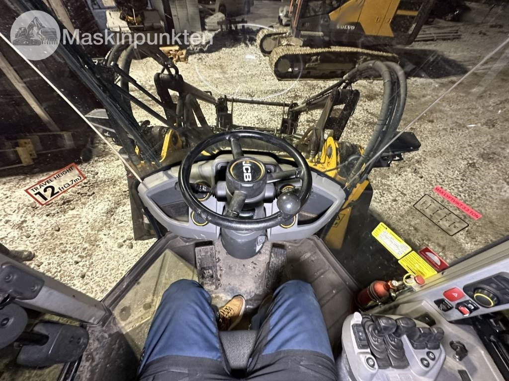 Chargeuse sur pneus JCB 413 S