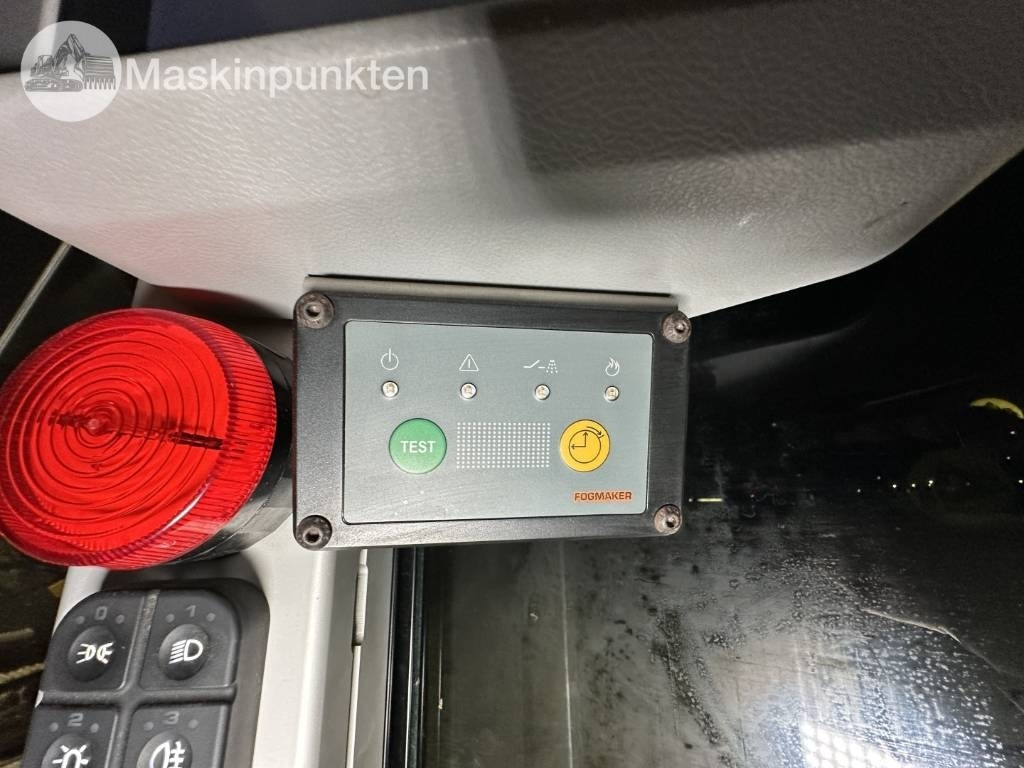 Chargeuse sur pneus JCB 413 S