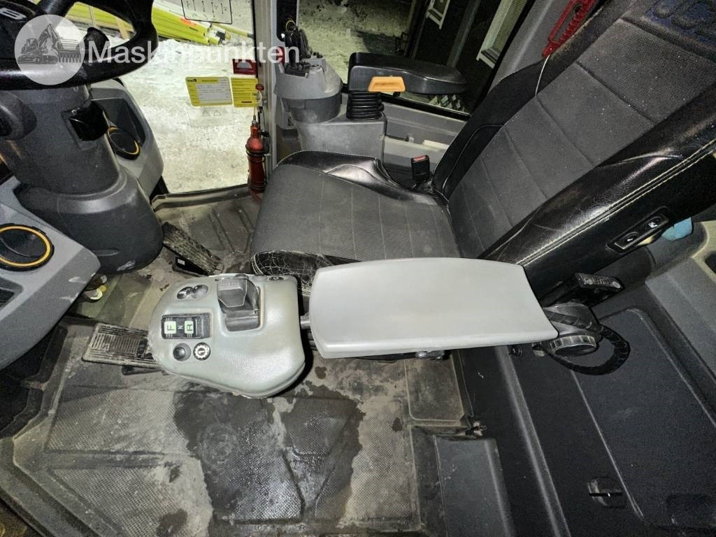 Chargeuse sur pneus JCB 413 S