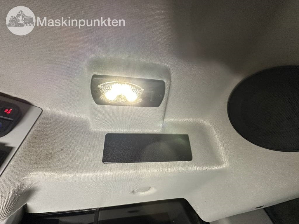 Chargeuse sur pneus JCB 413 S