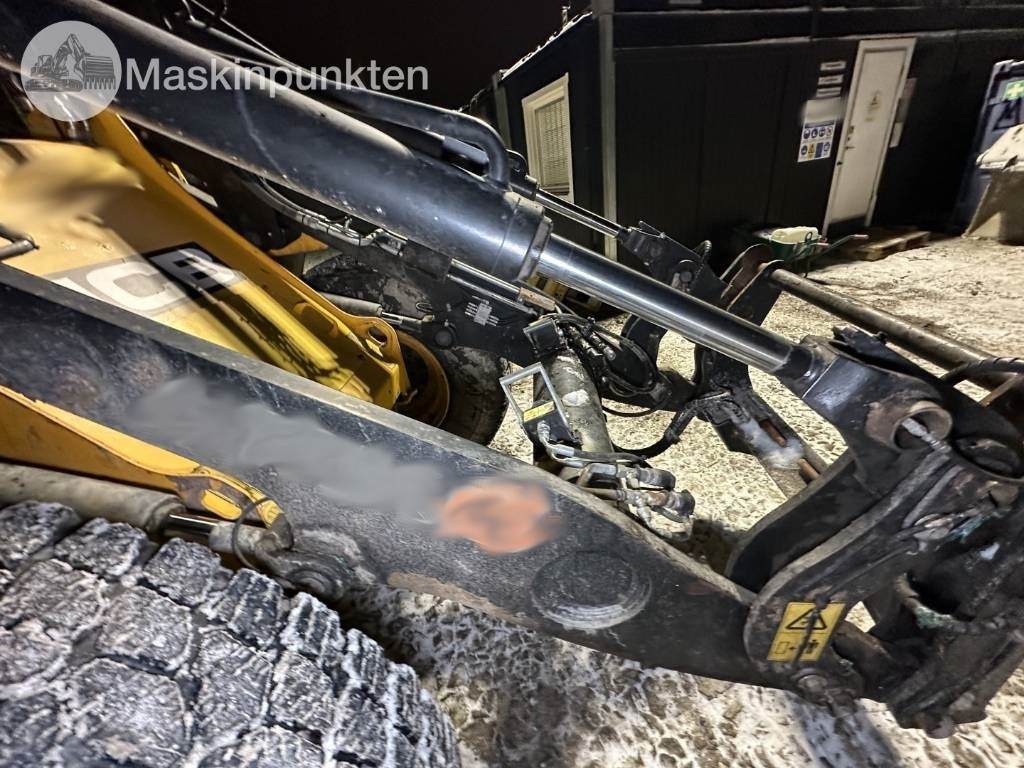 Chargeuse sur pneus JCB 413 S