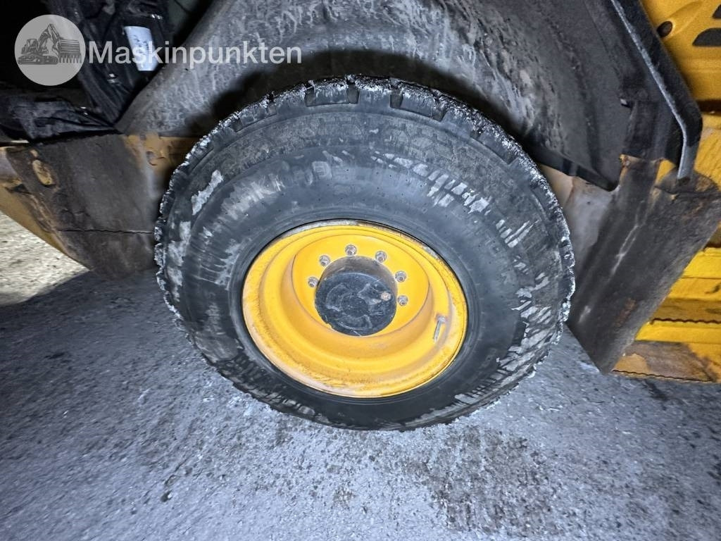 Chargeuse sur pneus JCB 413 S