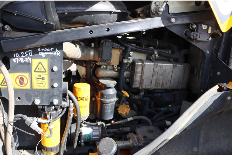 Chargeuse sur pneus JCB 417 HT T4F