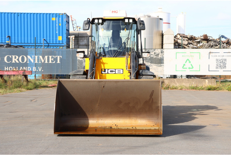 Chargeuse sur pneus JCB 417 HT T4F