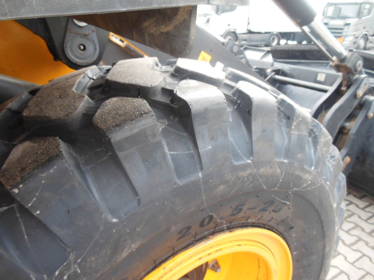 Chargeuse sur pneus JCB 427 AGT4F