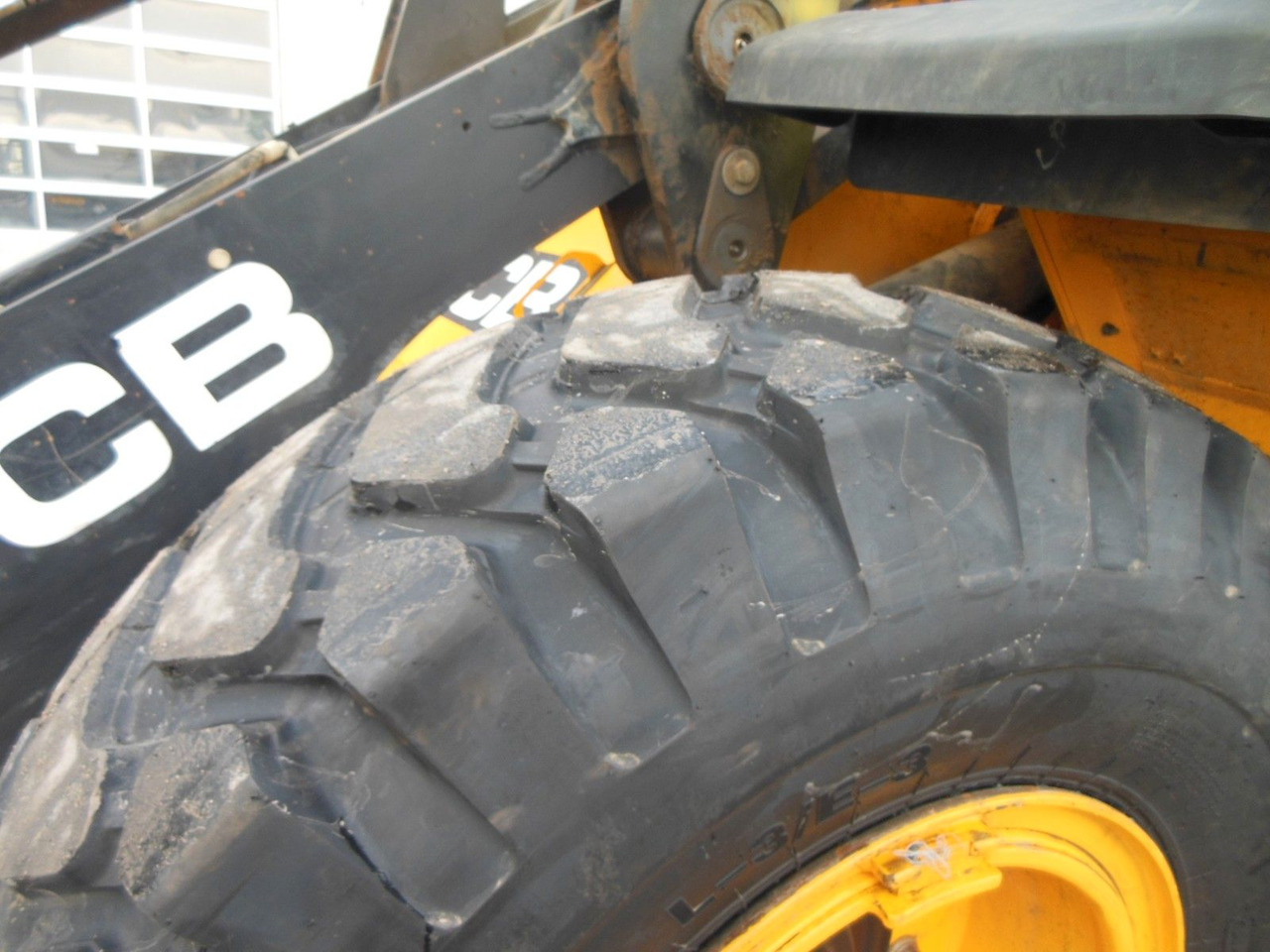 Chargeuse sur pneus JCB 427 AGT4F