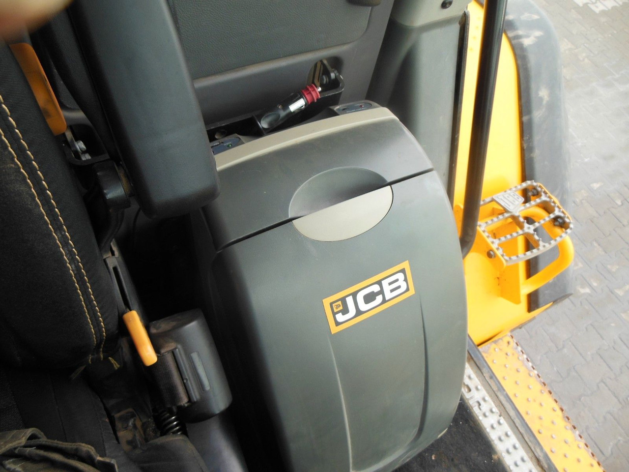 Chargeuse sur pneus JCB 427 AGT4F