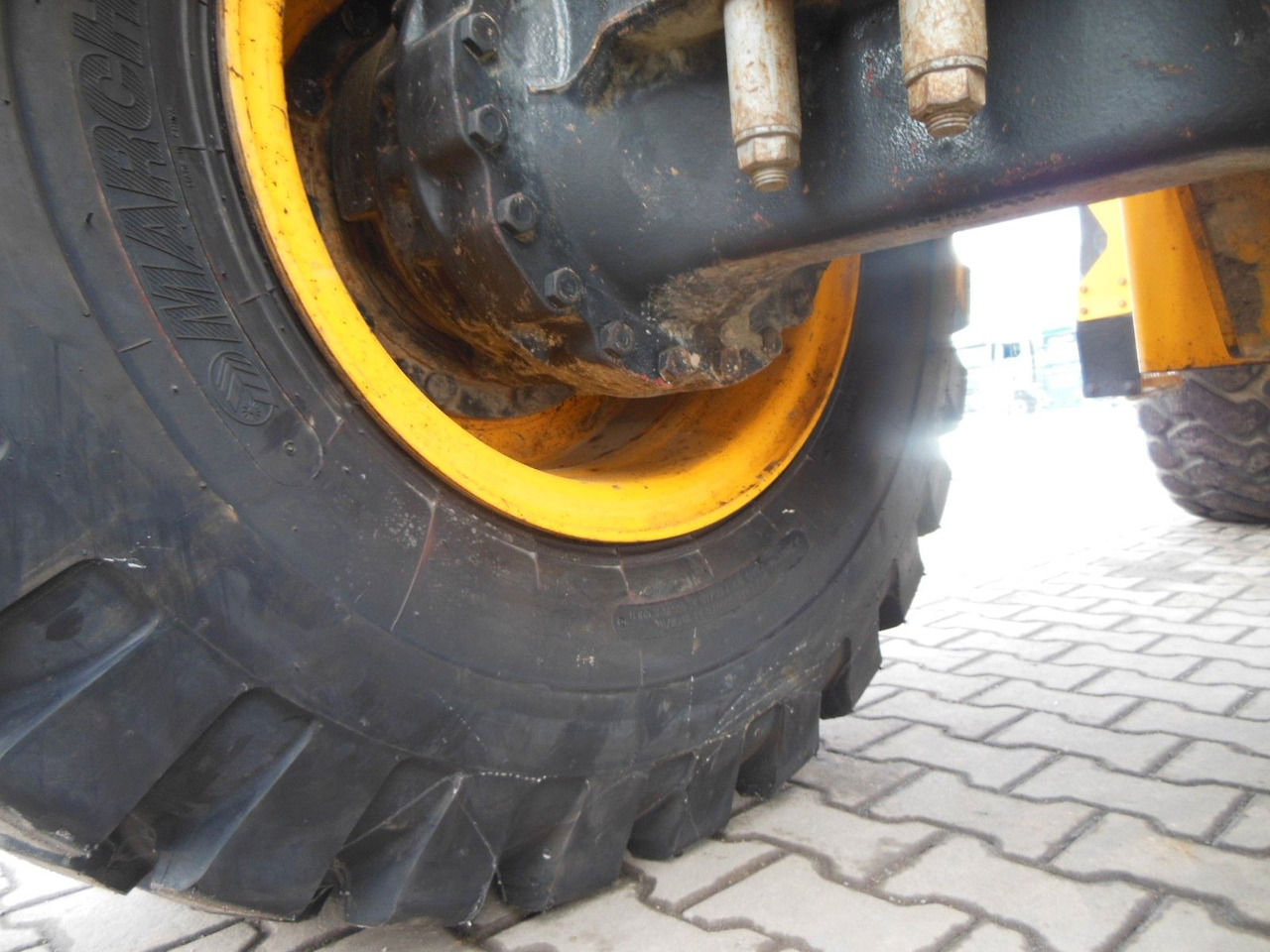 Chargeuse sur pneus JCB 427 AGT4F