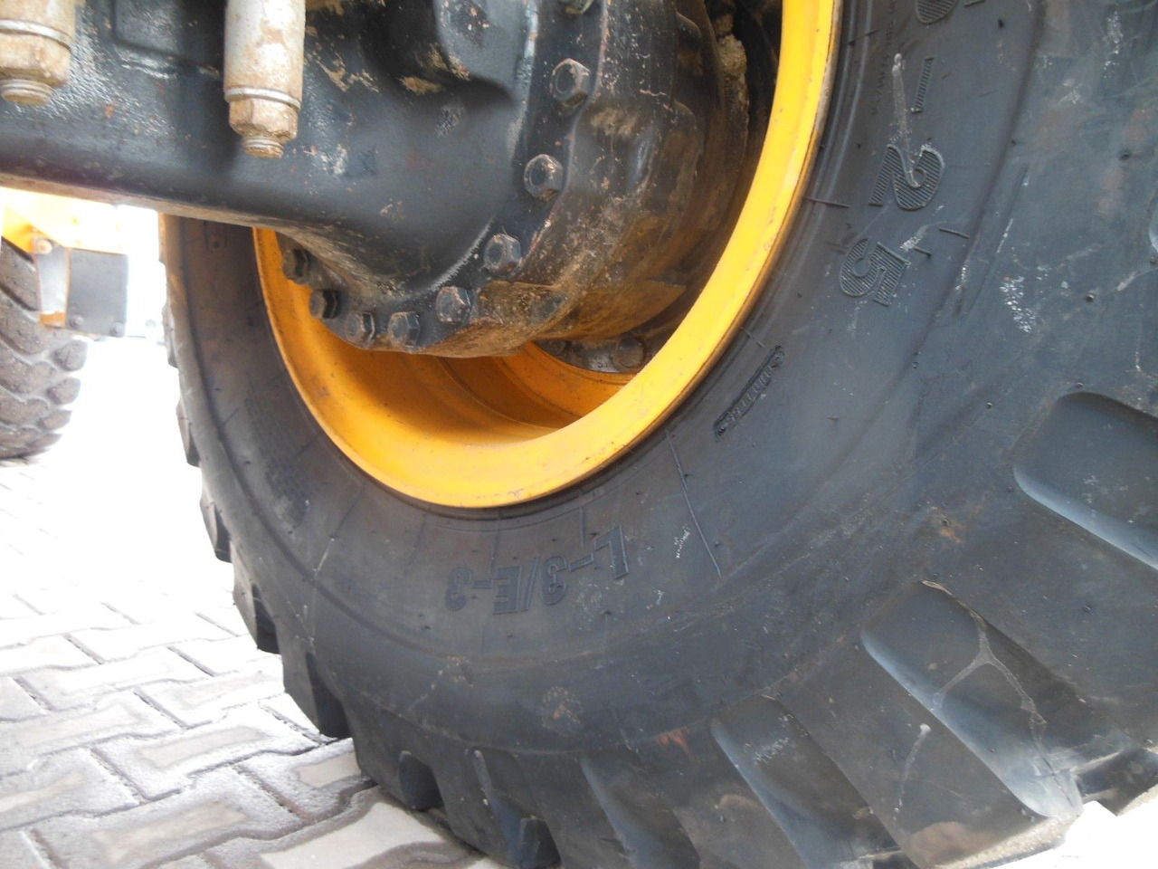 Chargeuse sur pneus JCB 427 AGT4F