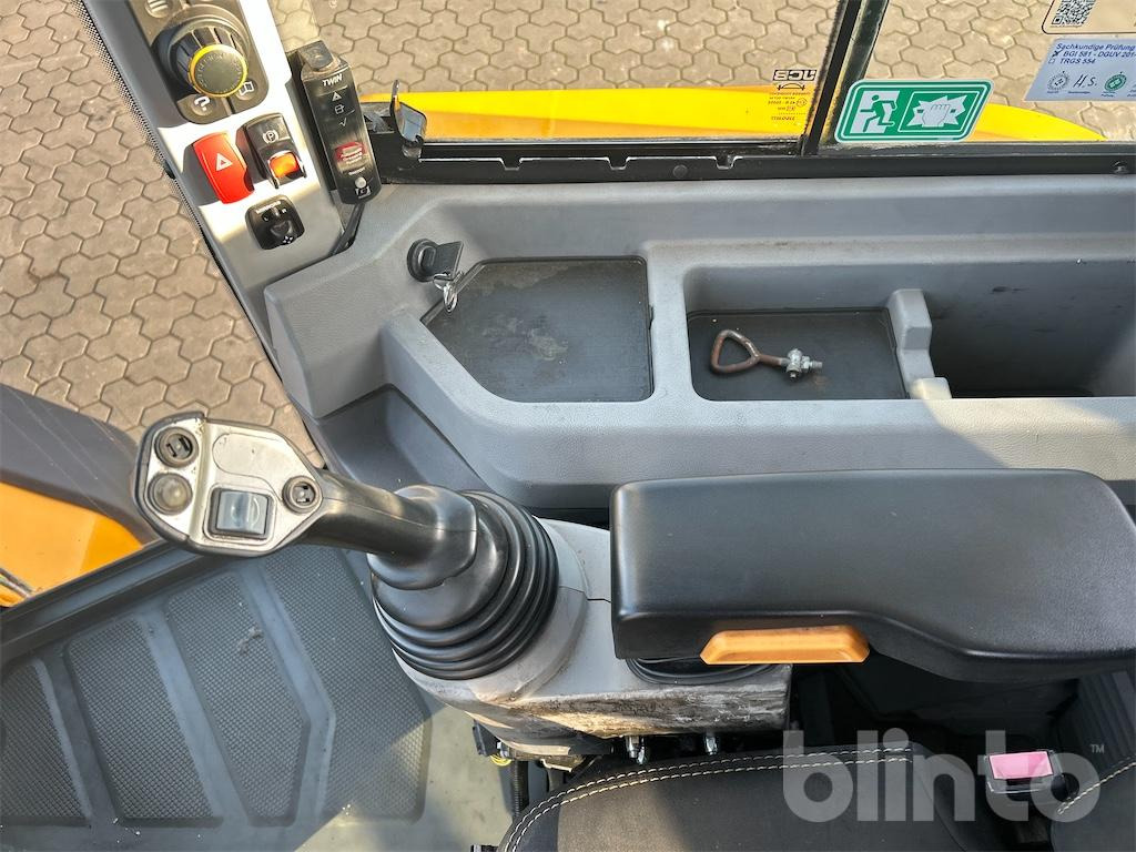 Chargeuse sur pneus JCB 427 HT (2020)