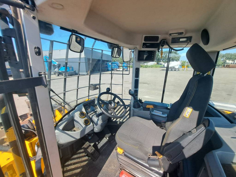 Chargeuse sur pneus JCB 427 ZX