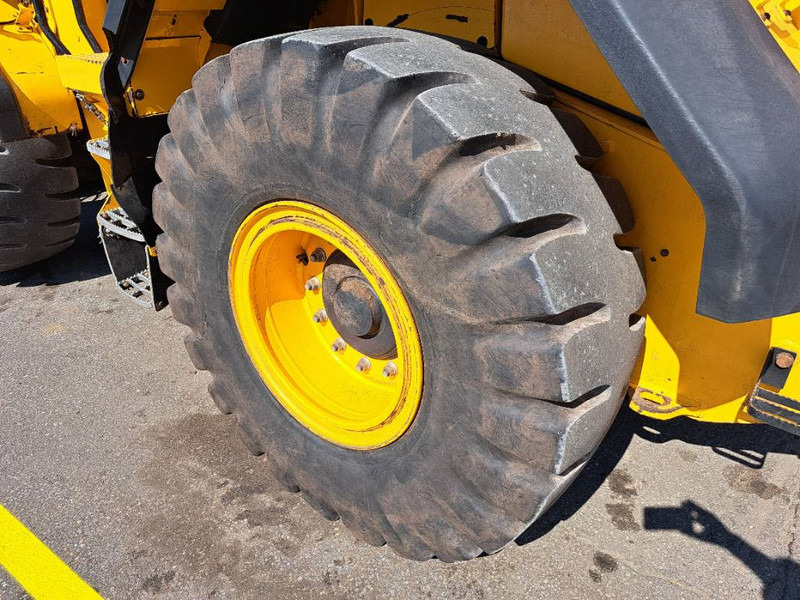 Chargeuse sur pneus JCB 427 ZX