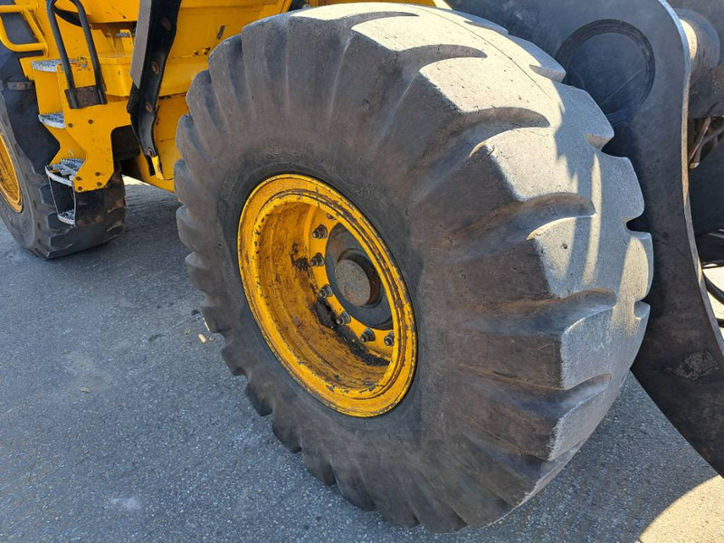 Chargeuse sur pneus JCB 427 ZX