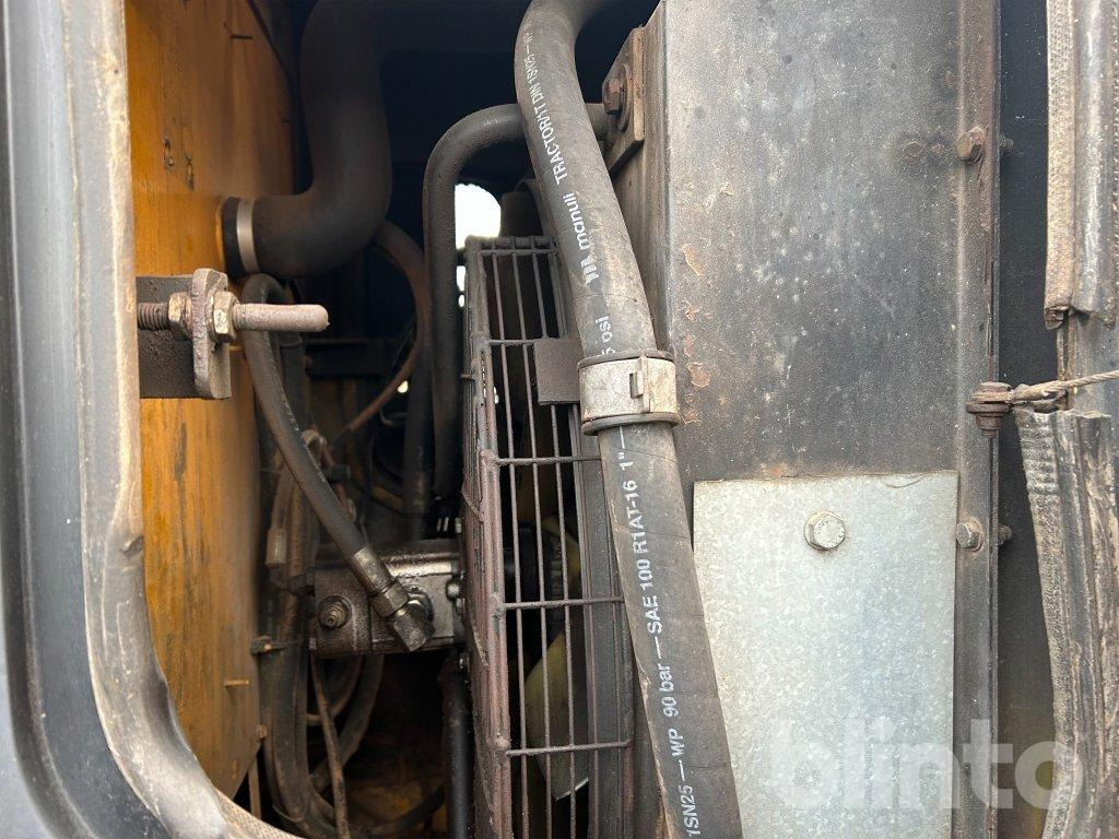 Chargeuse sur pneus JCB 436