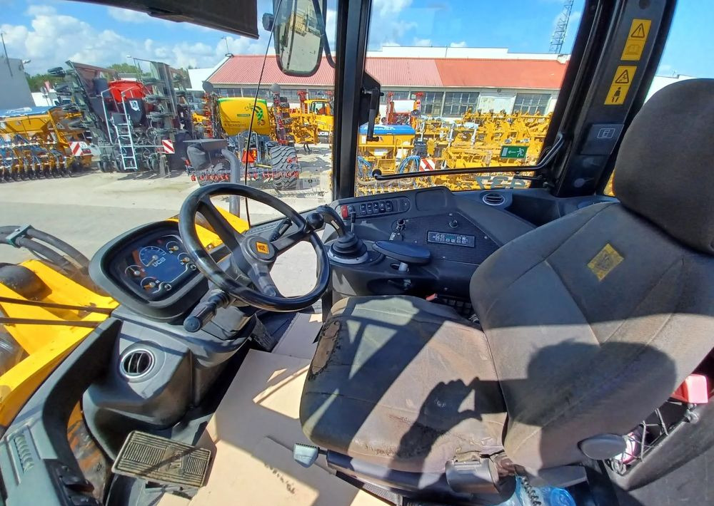 Chargeuse sur pneus JCB 437ZX