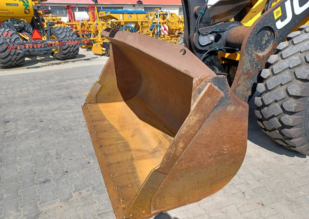 Chargeuse sur pneus JCB 437ZX