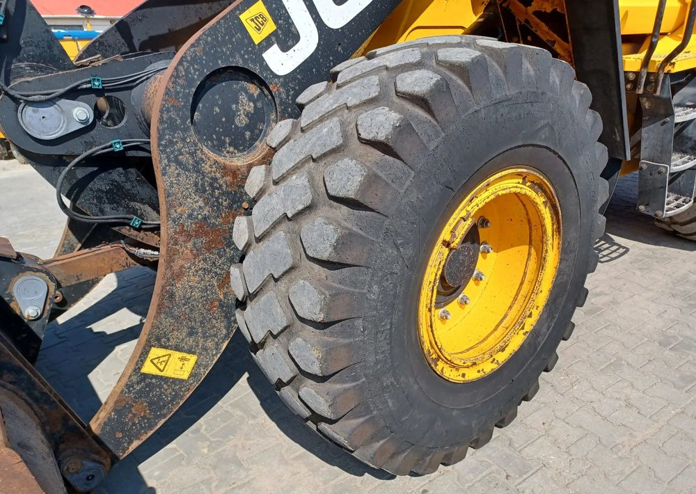 Chargeuse sur pneus JCB 437ZX
