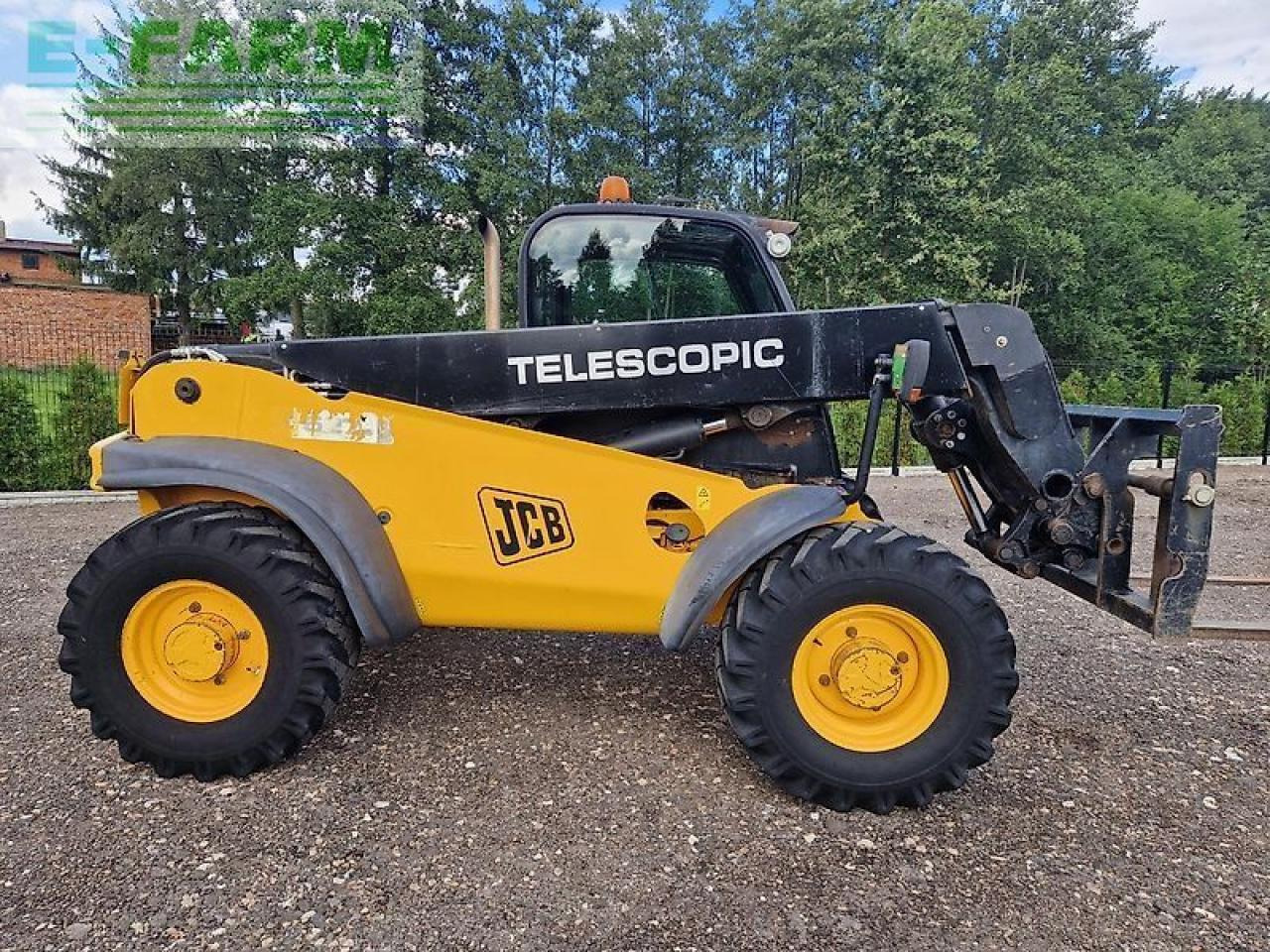 Chargeuse sur pneus JCB 527-55