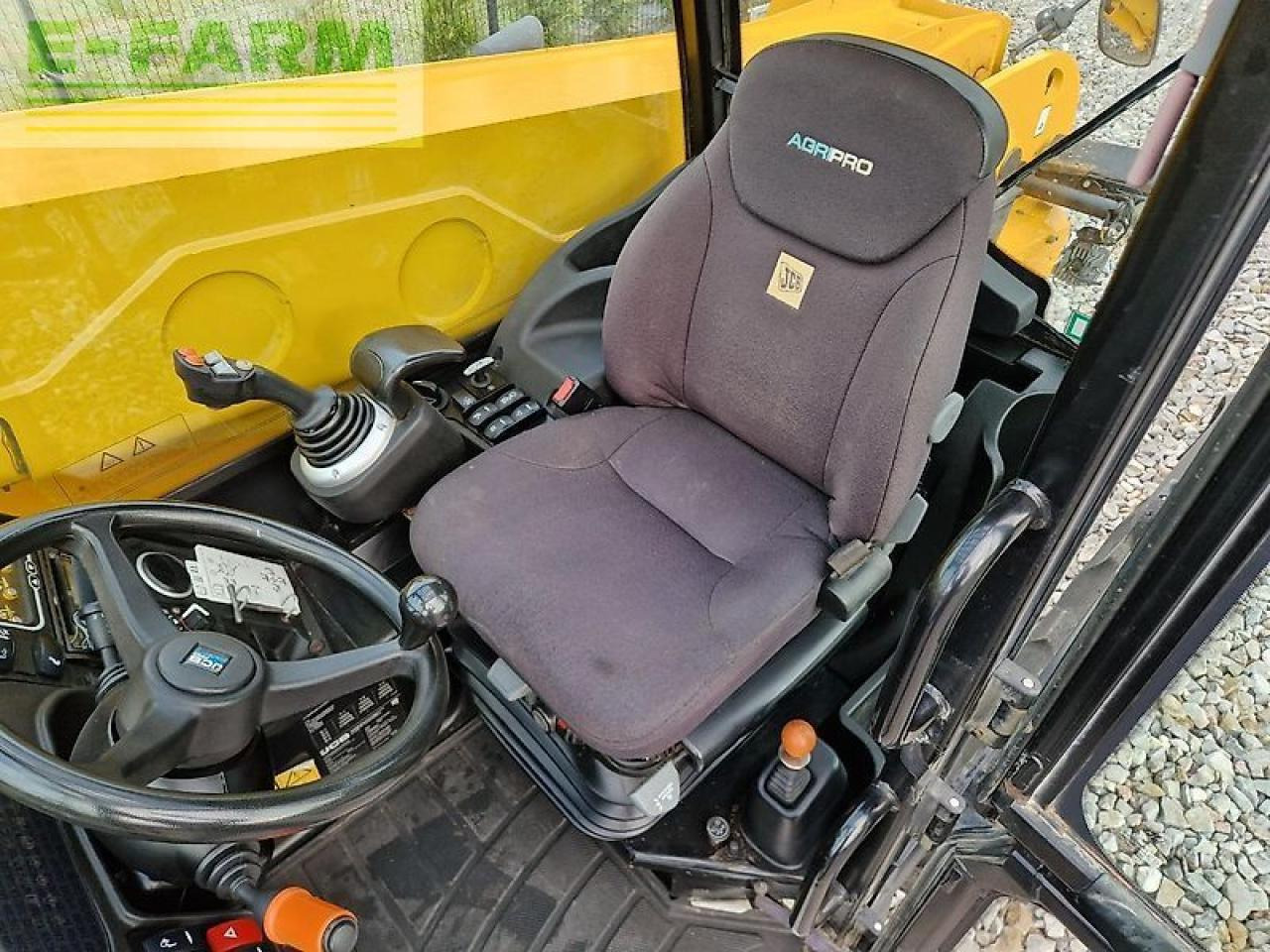 Chargeuse sur pneus JCB 531-70 agri pro