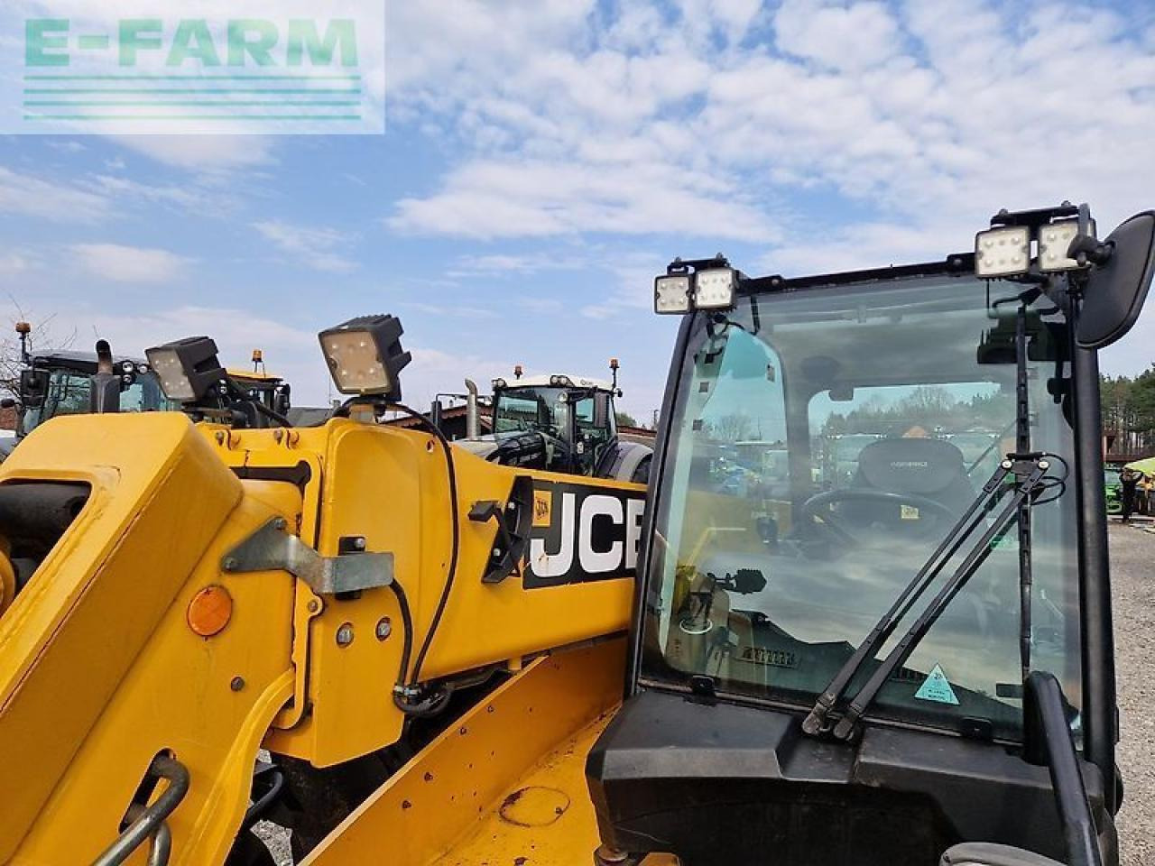 Chargeuse sur pneus JCB 536-70 agripro