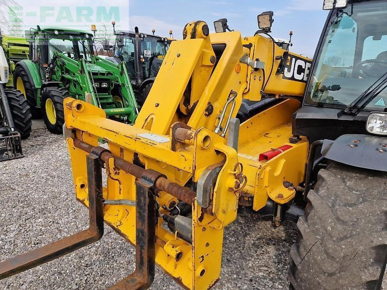 Chargeuse sur pneus JCB 536-70 agripro