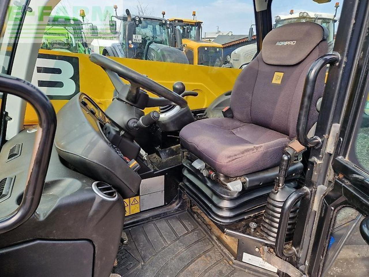 Chargeuse sur pneus JCB 536-70 agripro