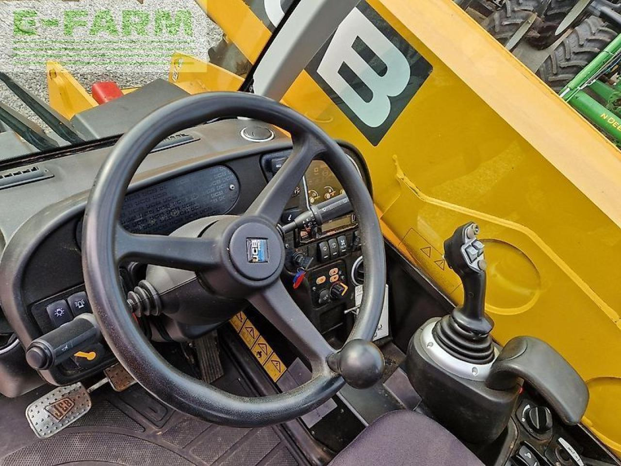 Chargeuse sur pneus JCB 536-70 agripro