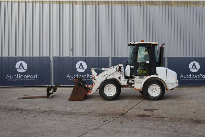 Chargeuse sur pneus JCB Santerne ZX