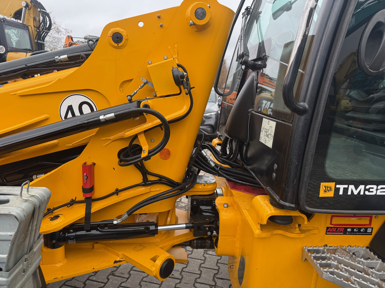Chargeuse sur pneus JCB TM320S Teleskopradlader SW