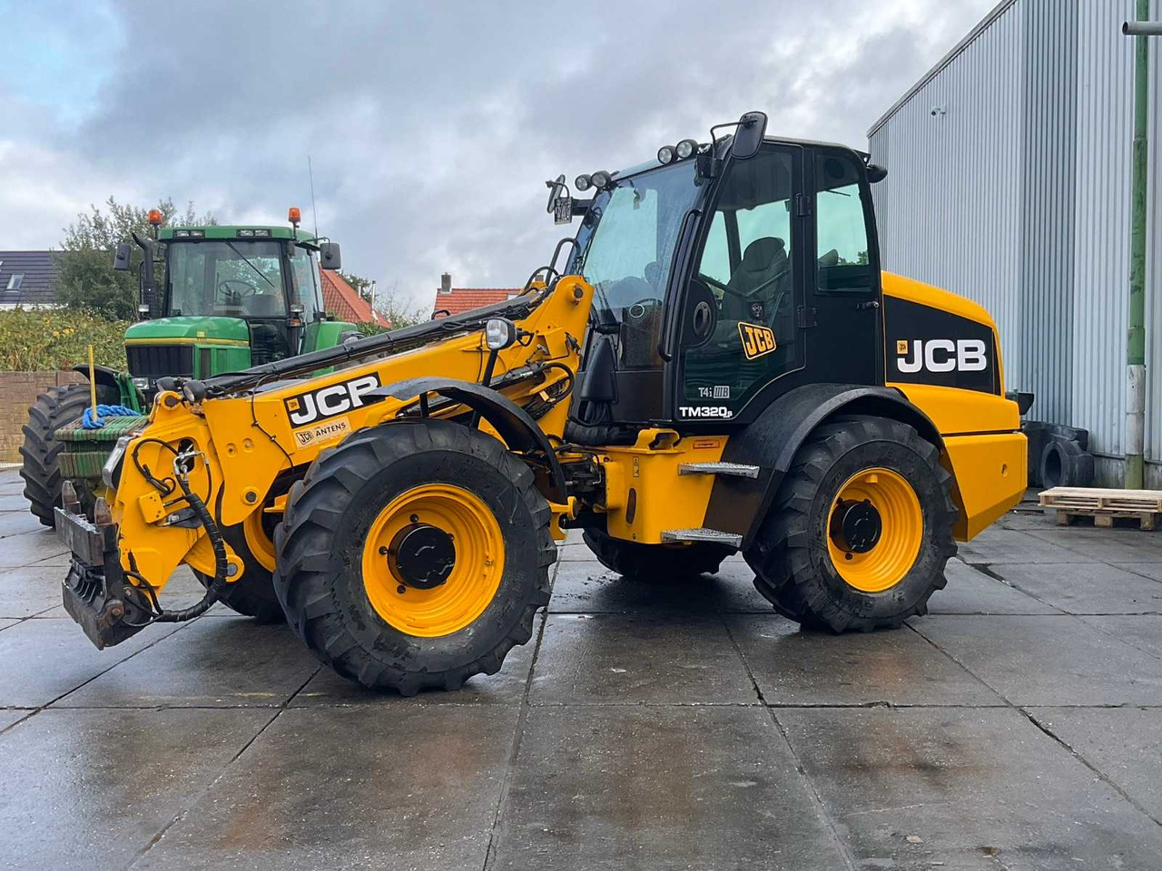 Chargeuse sur pneus JCB TM320s