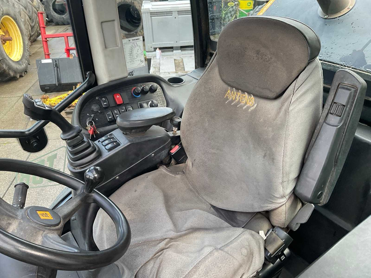 Chargeuse sur pneus JCB TM320s